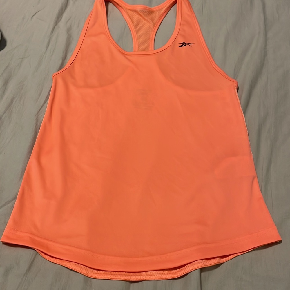 2 Reebok tanks - Picture 4 of 8